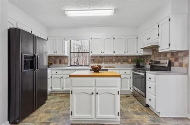 Building Photo - 9916 Scarlet Oak Dr