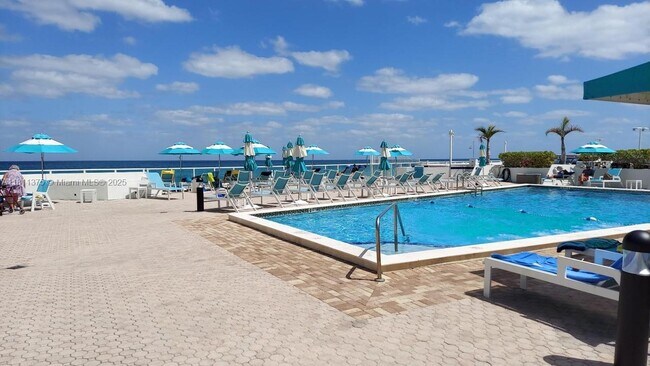 Building Photo - 3140 S Ocean Dr