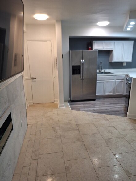 Building Photo - 7363 S South Shore Dr