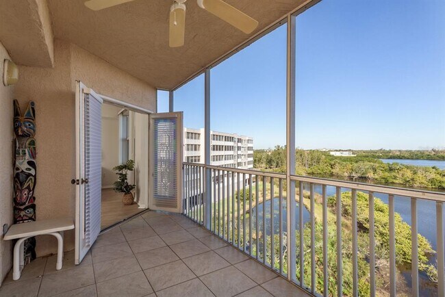 Building Photo - 6475 Shoreline Dr