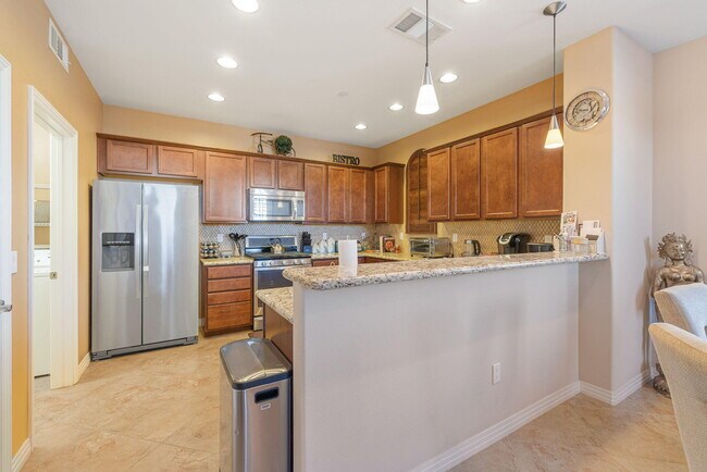 Building Photo - 52050 Rosewood Ln