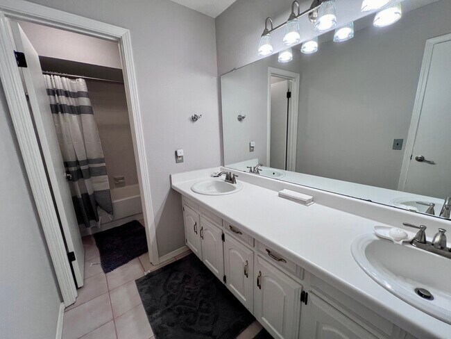 Building Photo - 2729 Lawndale Dr