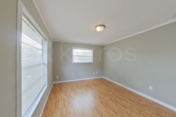 Building Photo - 308 Wildwood Dr