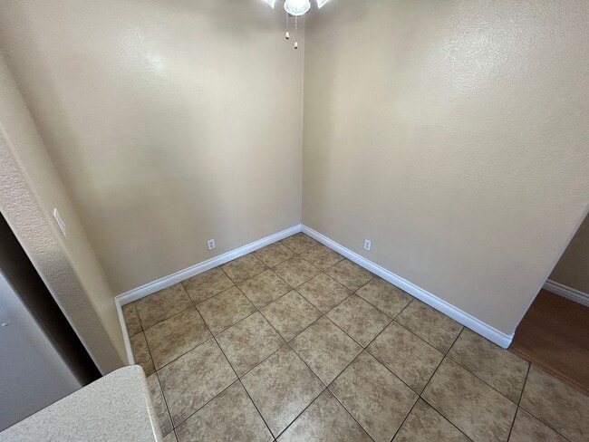 Building Photo - *** NEW YEAR WINTER WELOME DEAL!! $500 OFF FIRST MONTHS RENT IF MOVED IN 2 WEEKS!!***  CHARMING E...