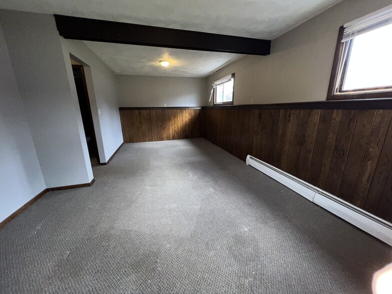 Bonus/family room - 5415 Schmutzler St