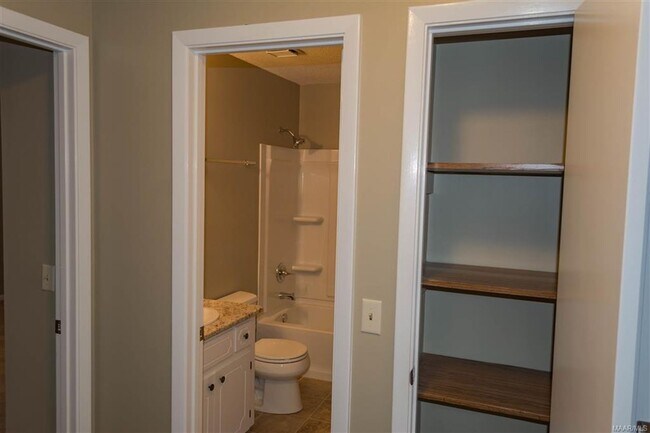 Building Photo - 131 Candlebrook Dr