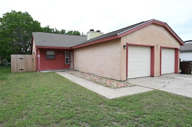 Primary Photo - 1003 Crockett St