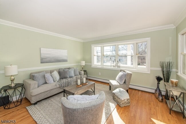 Building Photo - 414 Mineral Springs Dr