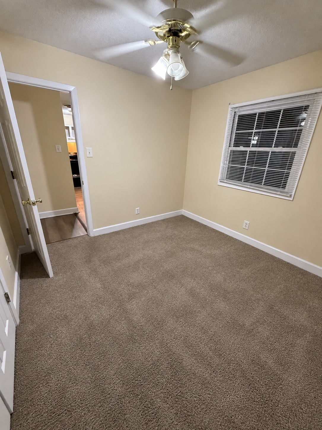 Building Photo - 209 Vineland Dr