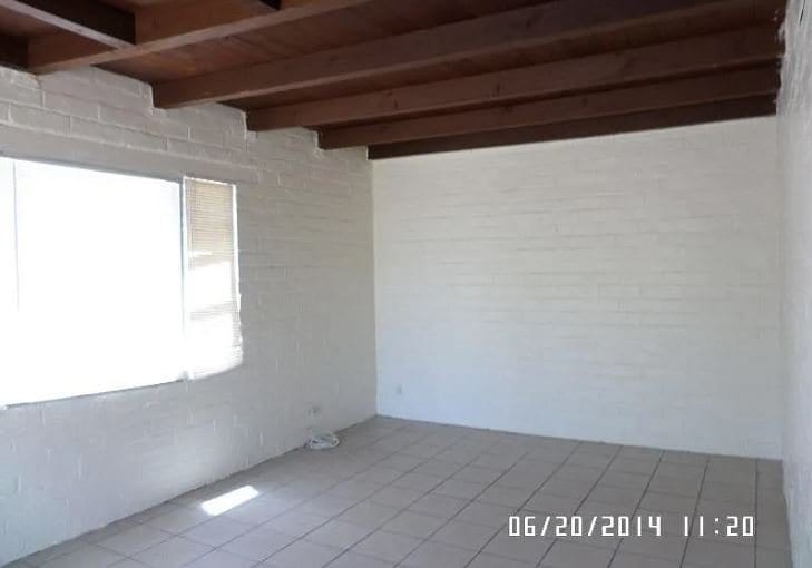 Building Photo - 3574 E Bellevue St