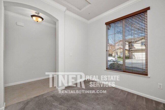 Building Photo - 1707 Grey Bunny Dr