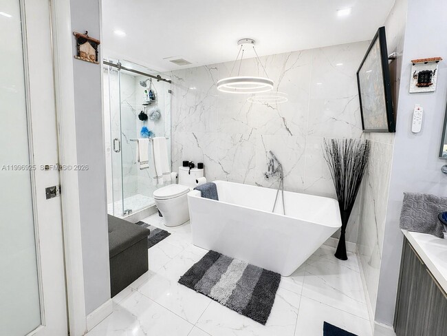 Building Photo - 2370 NE 135th St