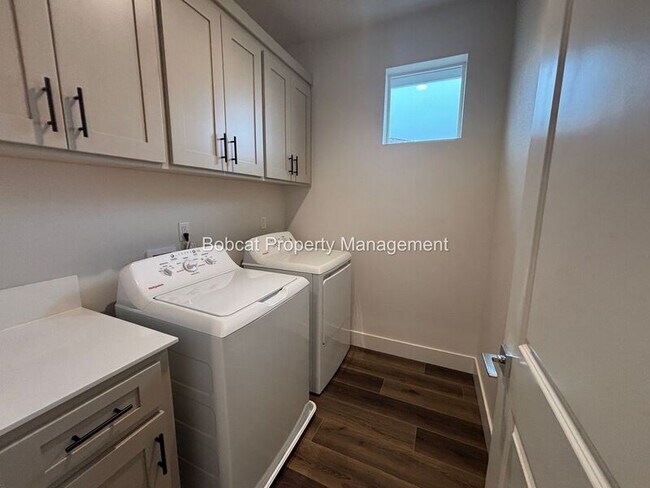 Building Photo - 1112 Little Ln