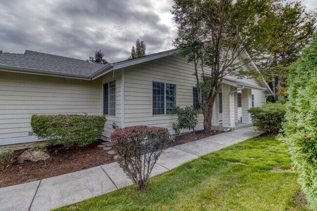 Building Photo - 1923 NE Derek Dr