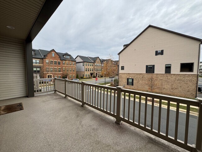 Building Photo - Stunning 4 Level 4 Bed 3/2 Bath Home With Balcony And Deck In Westmoore At Moorefield