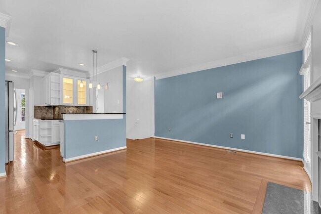 Building Photo - Dream Townhome in Kingstowne – Updated Ele...