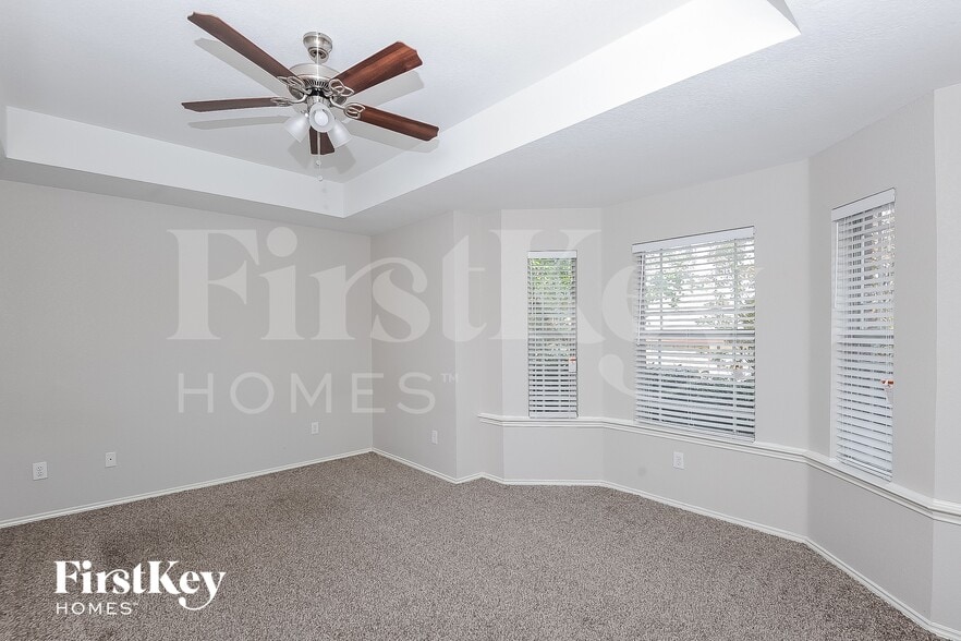 Building Photo - 2508 Esquire Dr