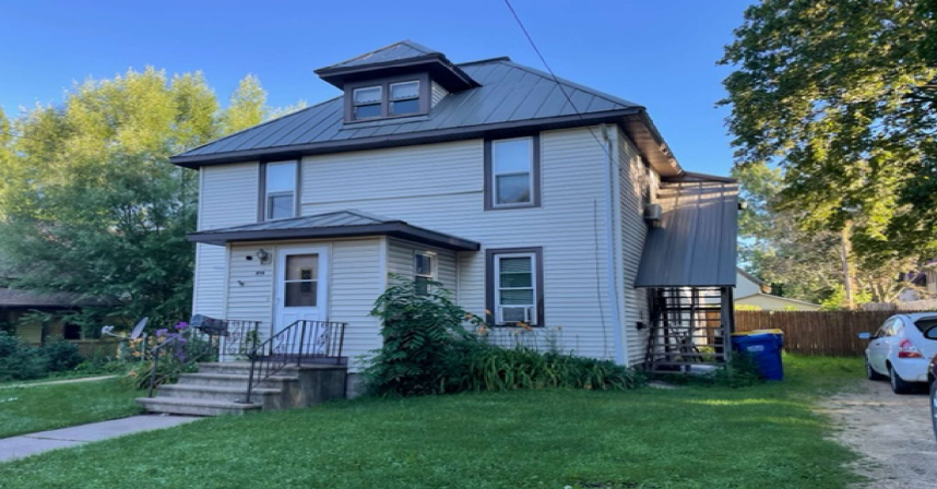 Parking on right side with stairwell - 416 E Decker St