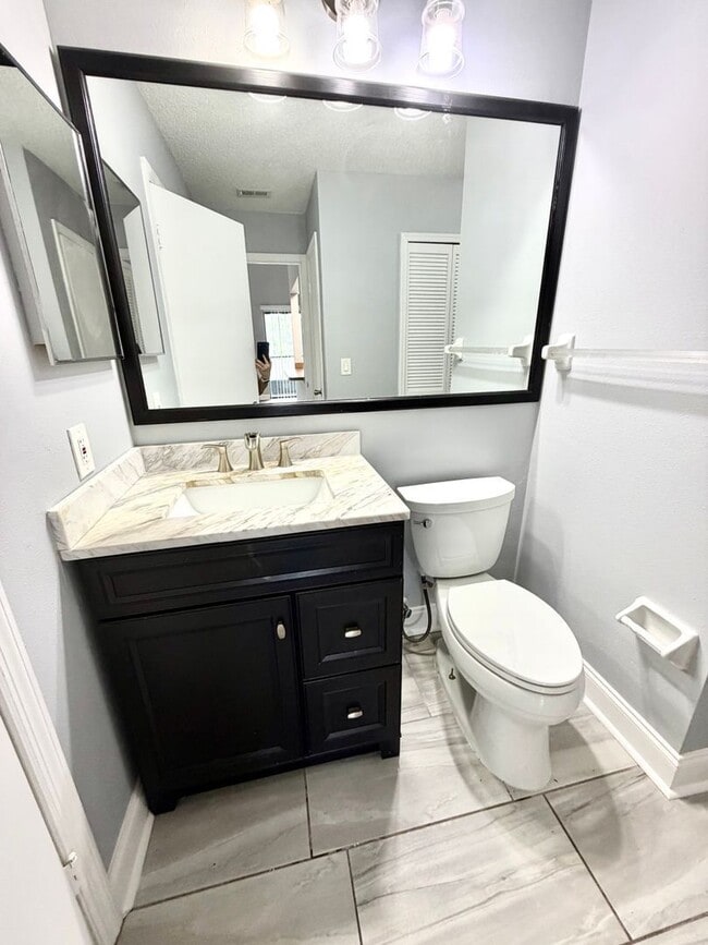 Building Photo - 549 Sun Ridge Pl