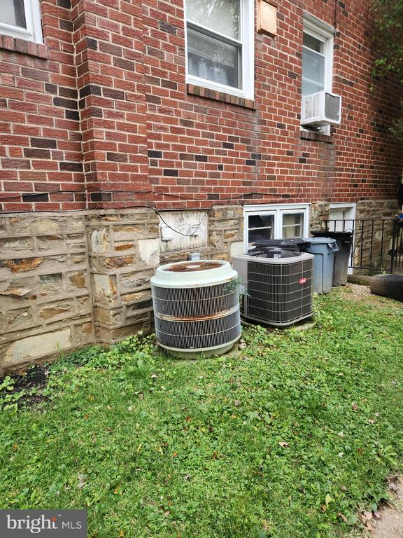 Building Photo - 6651 Claridge St