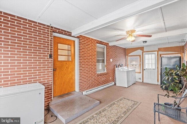 Building Photo - 1055 S Main St