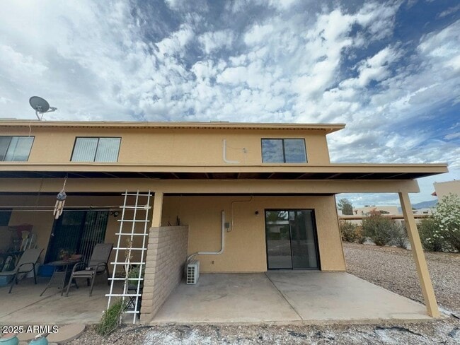 Building Photo - 4221 Plaza Oro Loma