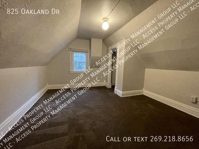 Building Photo - 3 bed home for rent Oakland Drive, Kalamazoo!