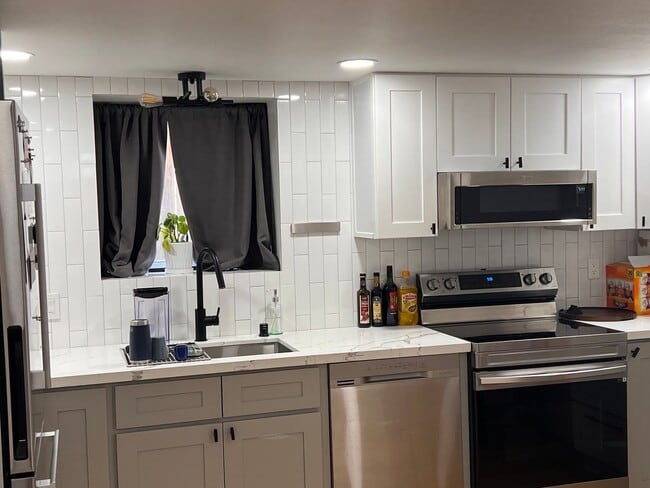 Building Photo - Mt Baker lower unit 2 bed and 1 bath next ...