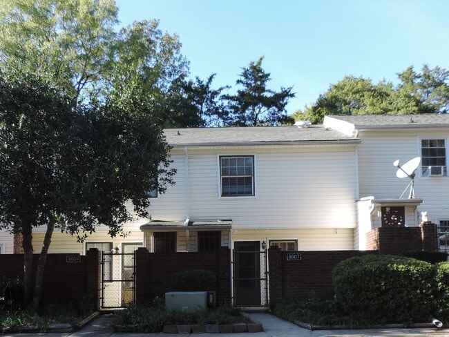 Building Photo - 8807_HUNTER_RIDGE