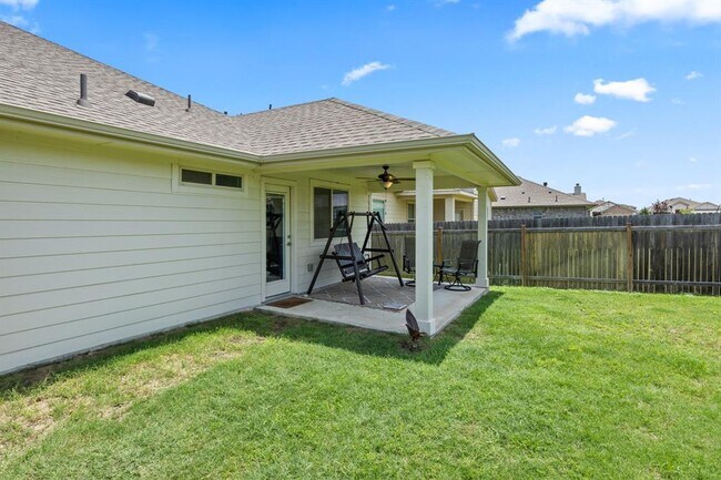 Building Photo - 532 Elm Green St