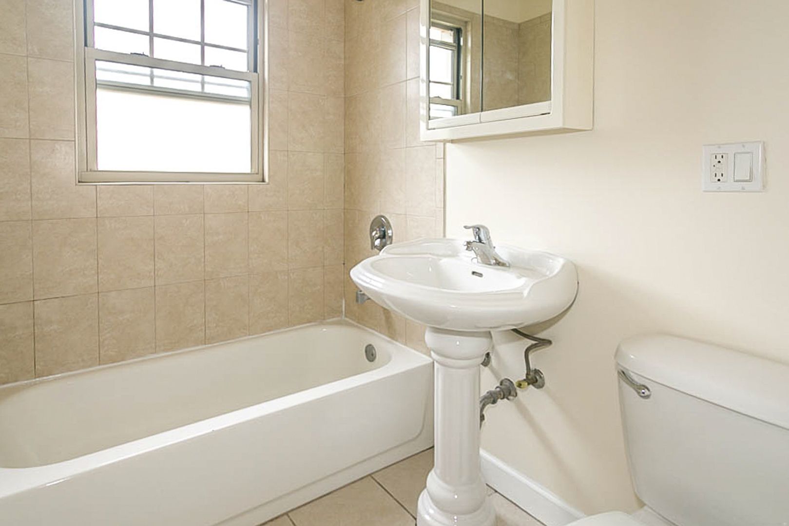 Building Photo - 1954 W Winona St