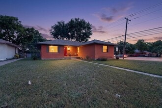 Building Photo - 2104 Hillburn Dr