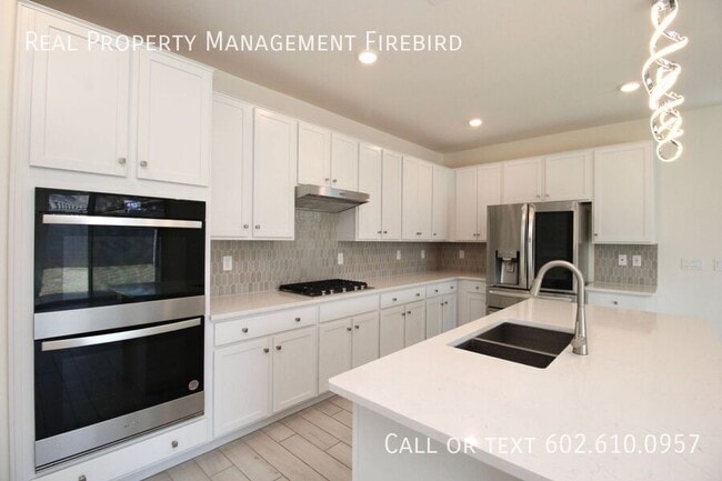 Building Photo - 3037 W la Mirada Dr