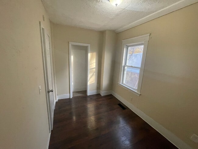 Building Photo - SECTION 8 and EDEN Accepted!! Stunning 4-Bed, 2-Bath Renovation in Lorain!!