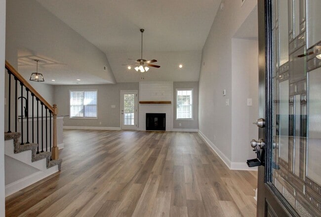 Building Photo - Luxury Home