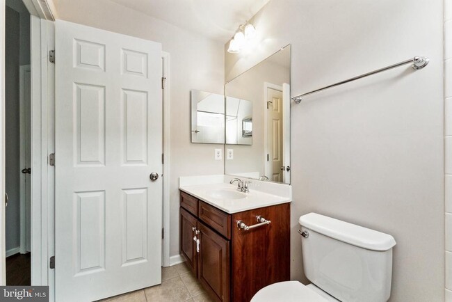 Building Photo - 7203 Silver Thorn Way