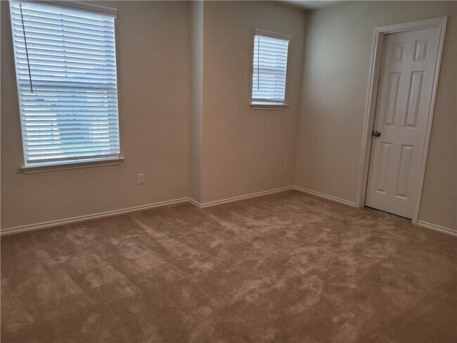 Building Photo - 279 Zuma Dr