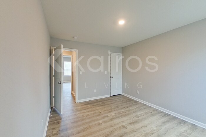 Building Photo - 3440 Bridgewood Dr