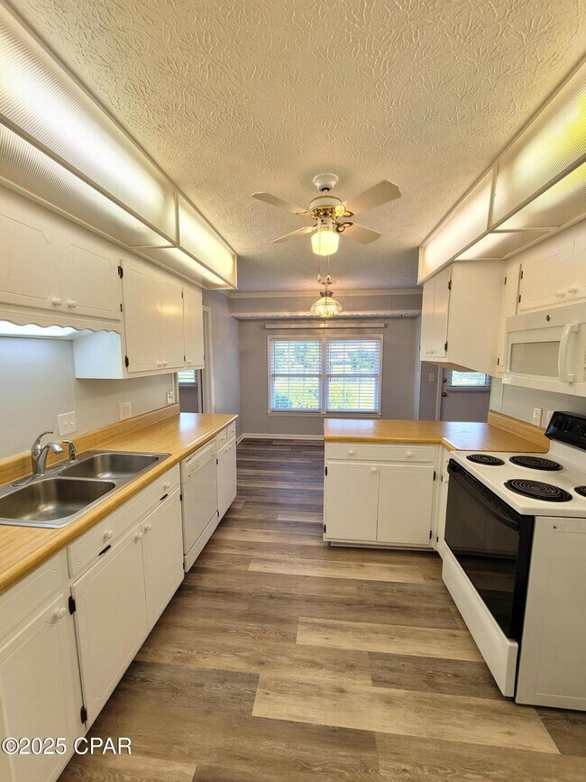 Building Photo - 2512 W 27th St