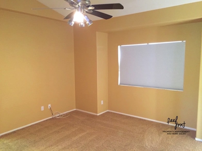 Building Photo - 305 Diamante Way