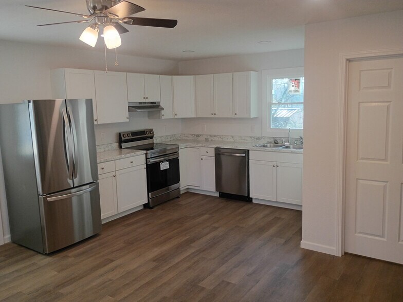 Building Photo - 101 Edmonds Dr