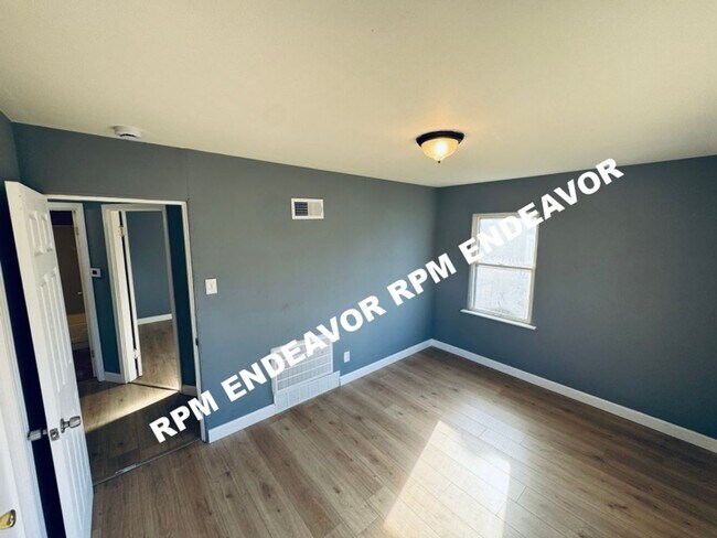 Building Photo - Freshly Updated 2-Bed Home with Bonus Room + New Appliances!