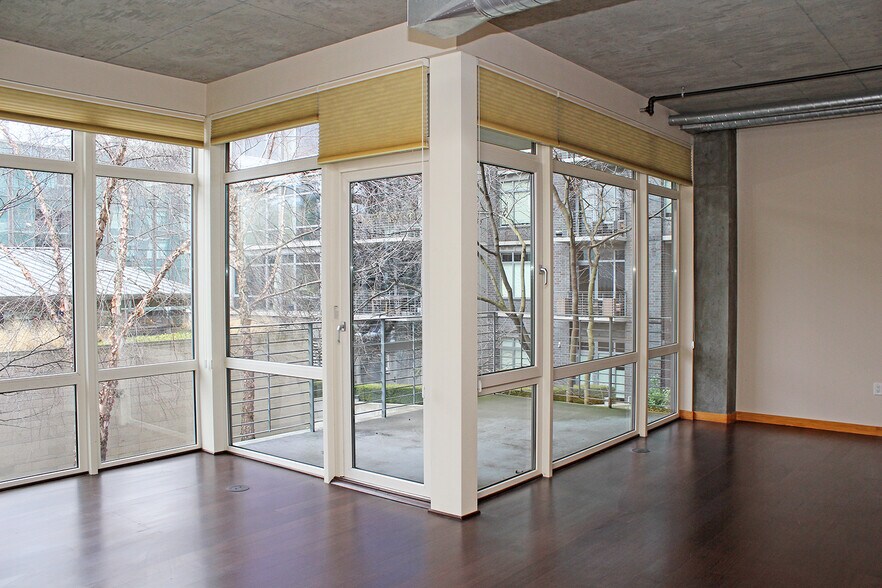 Building Photo - 1255 NW 9th Ave