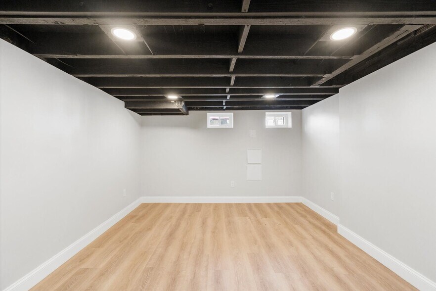 Building Photo - 1415 E Lanvale St