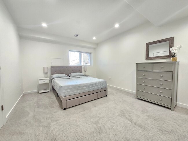 Building Photo - 4264 S Halifax Way