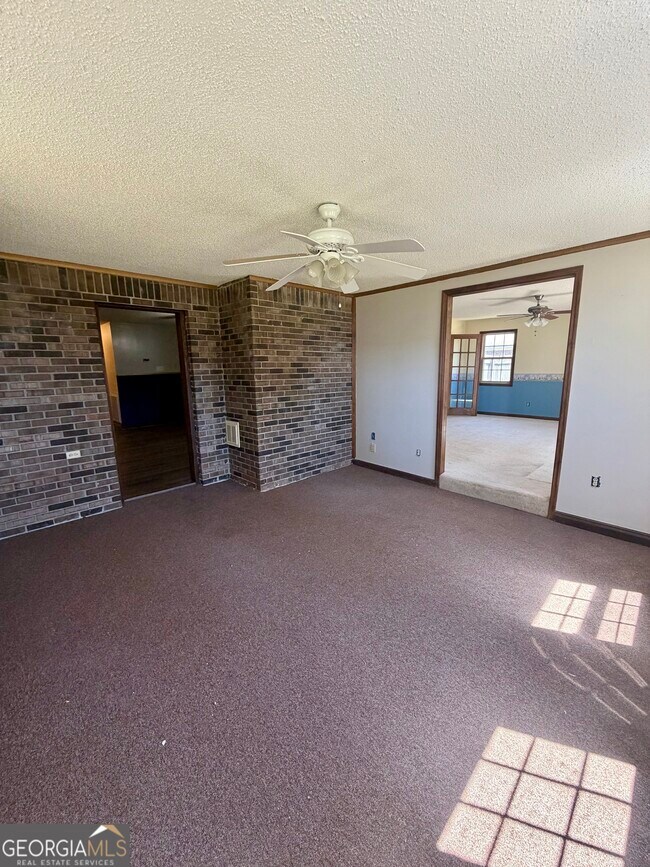 Building Photo - 131 Foxwood Cir