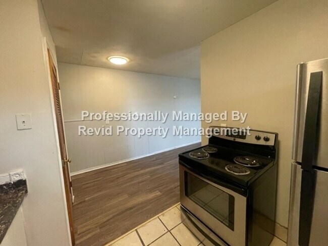 Building Photo - 906 Brower St