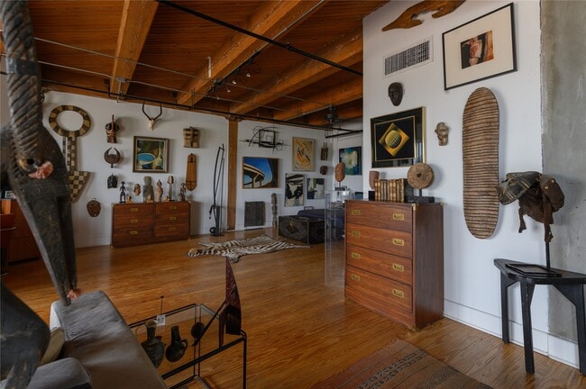 Building Photo - 711 William St