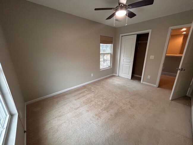 Building Photo - Amazing 3BR Townhome in The Pines at Charleston Park!
