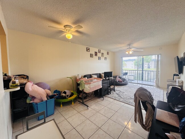 Building Photo - 8025 S Colony Cir